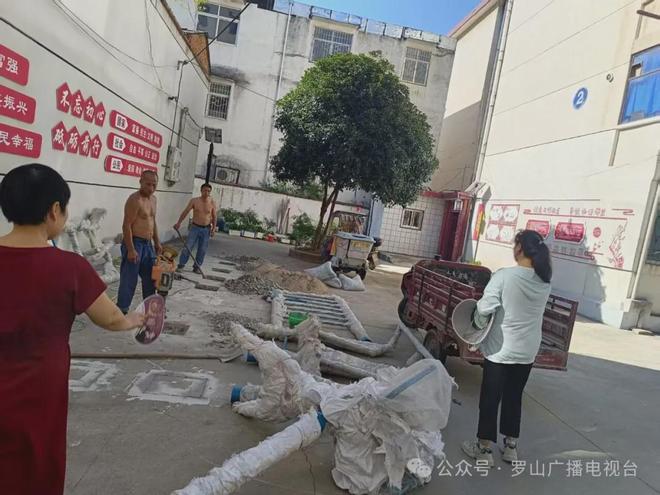 乐鱼leyu体育官网罗山县宝城街道：我为大众办实事 装置体育健身东西(图2)